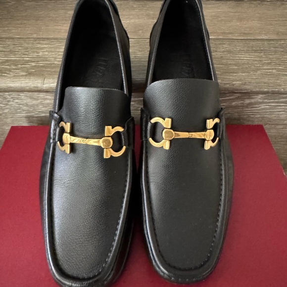 Salvatore Ferragamo clasic Black Loafers with Gold Detailing - Picture 1 of 6